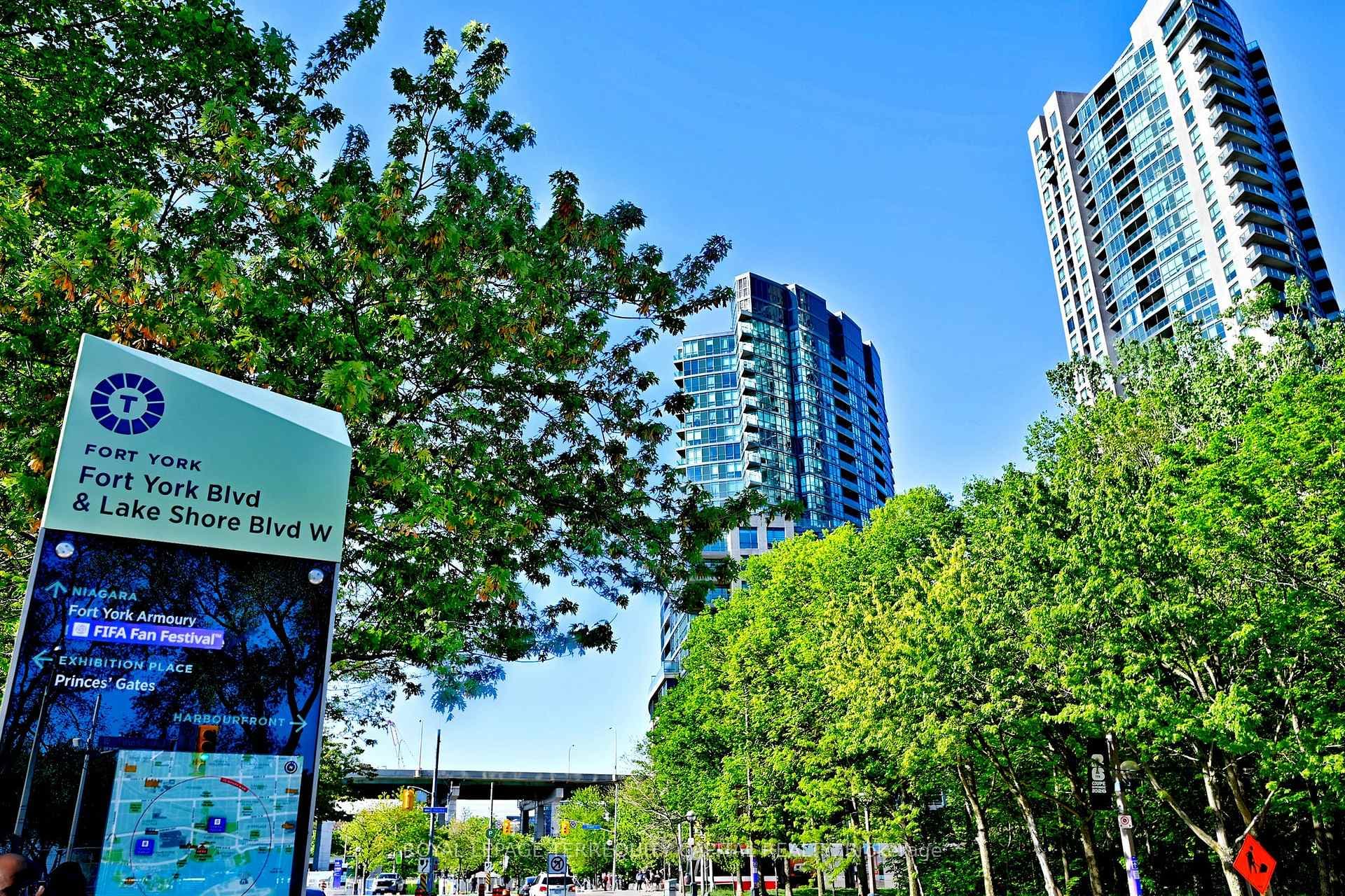 219 Fort York Boulevard Unit 405 photo 45