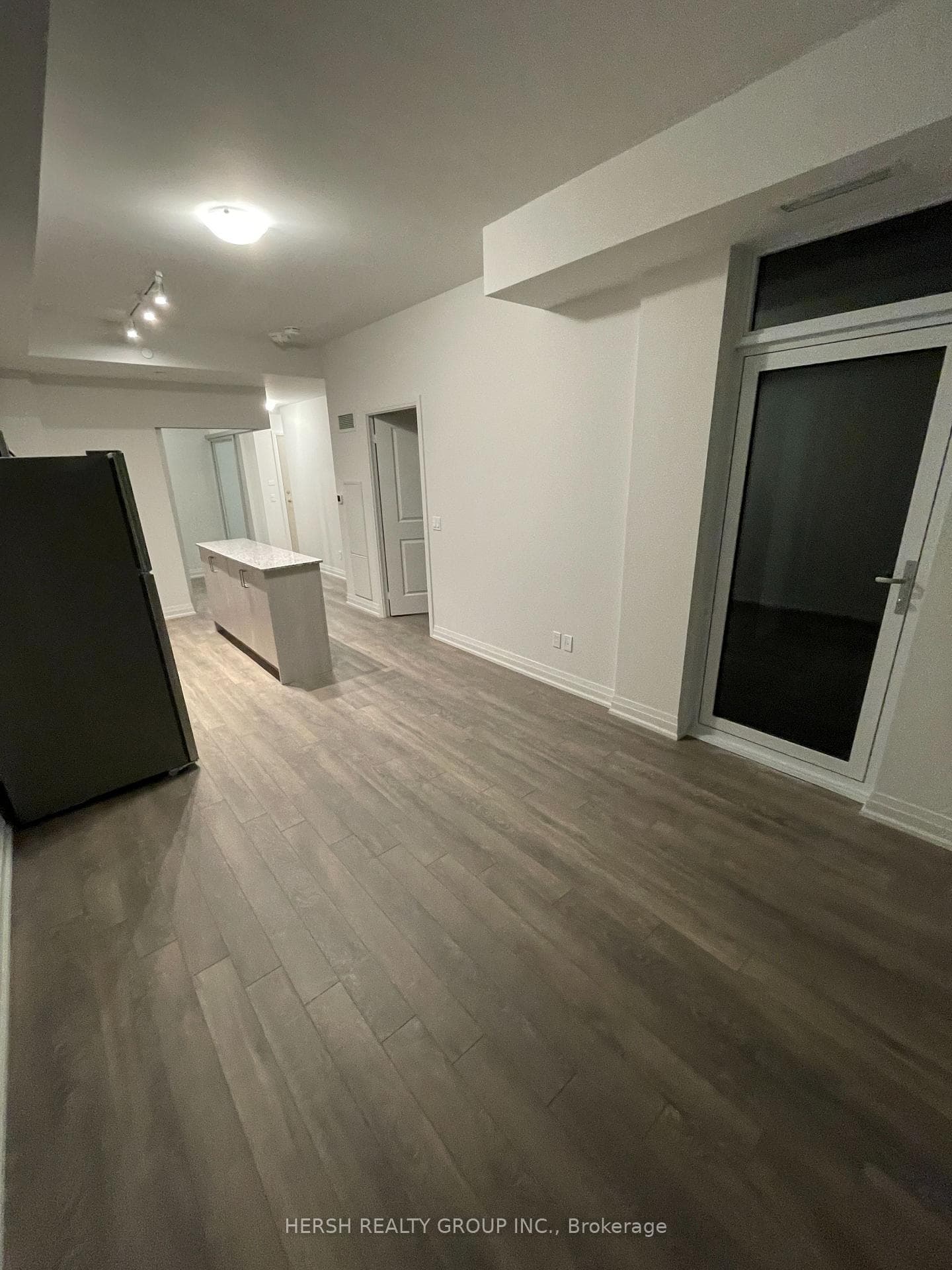 10 Meadowglen Place Unit 910 photo 7