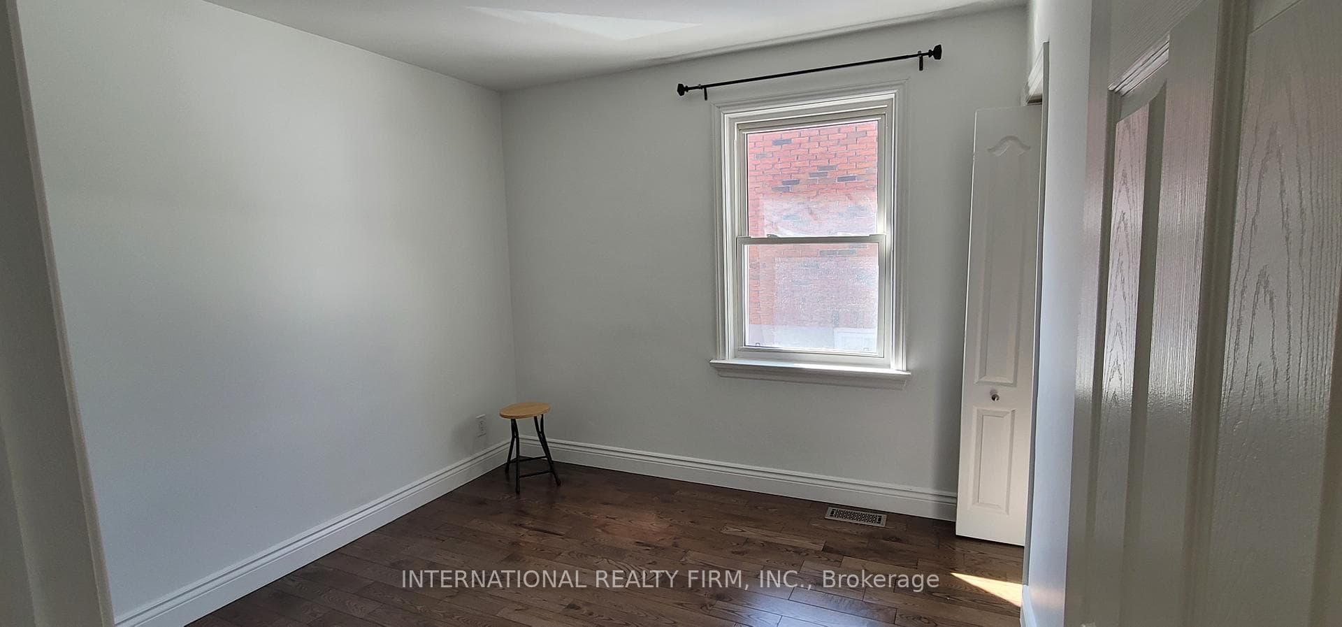 392 Athol Street photo 17