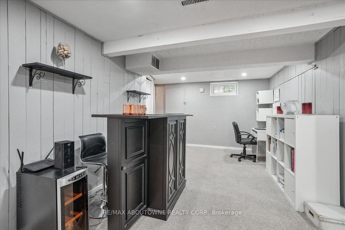 1487 Epping Court photo 30