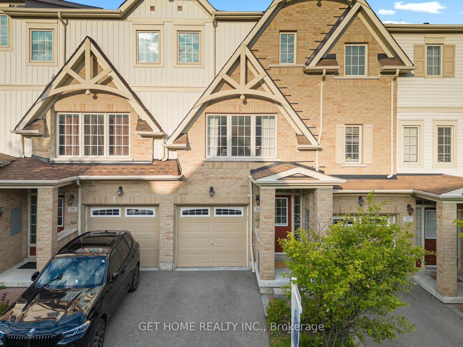 19 Benjamin Way photo 1