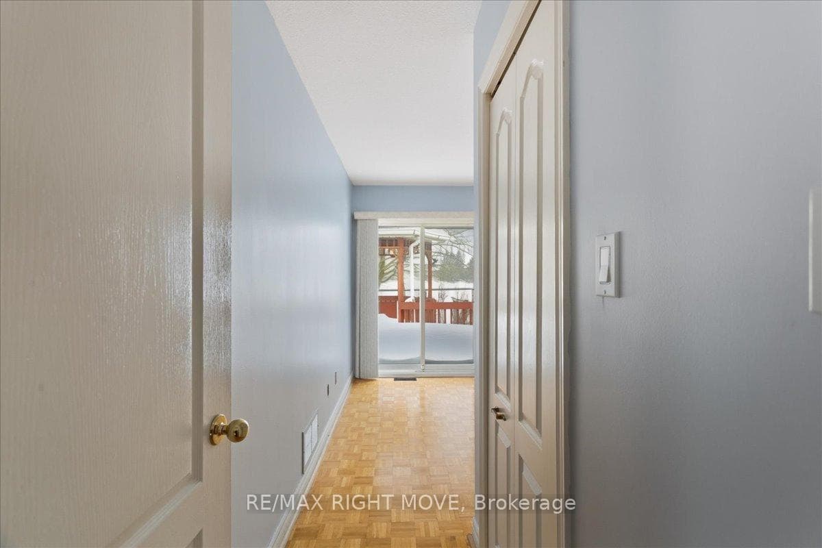110 Livingstone Street photo 13