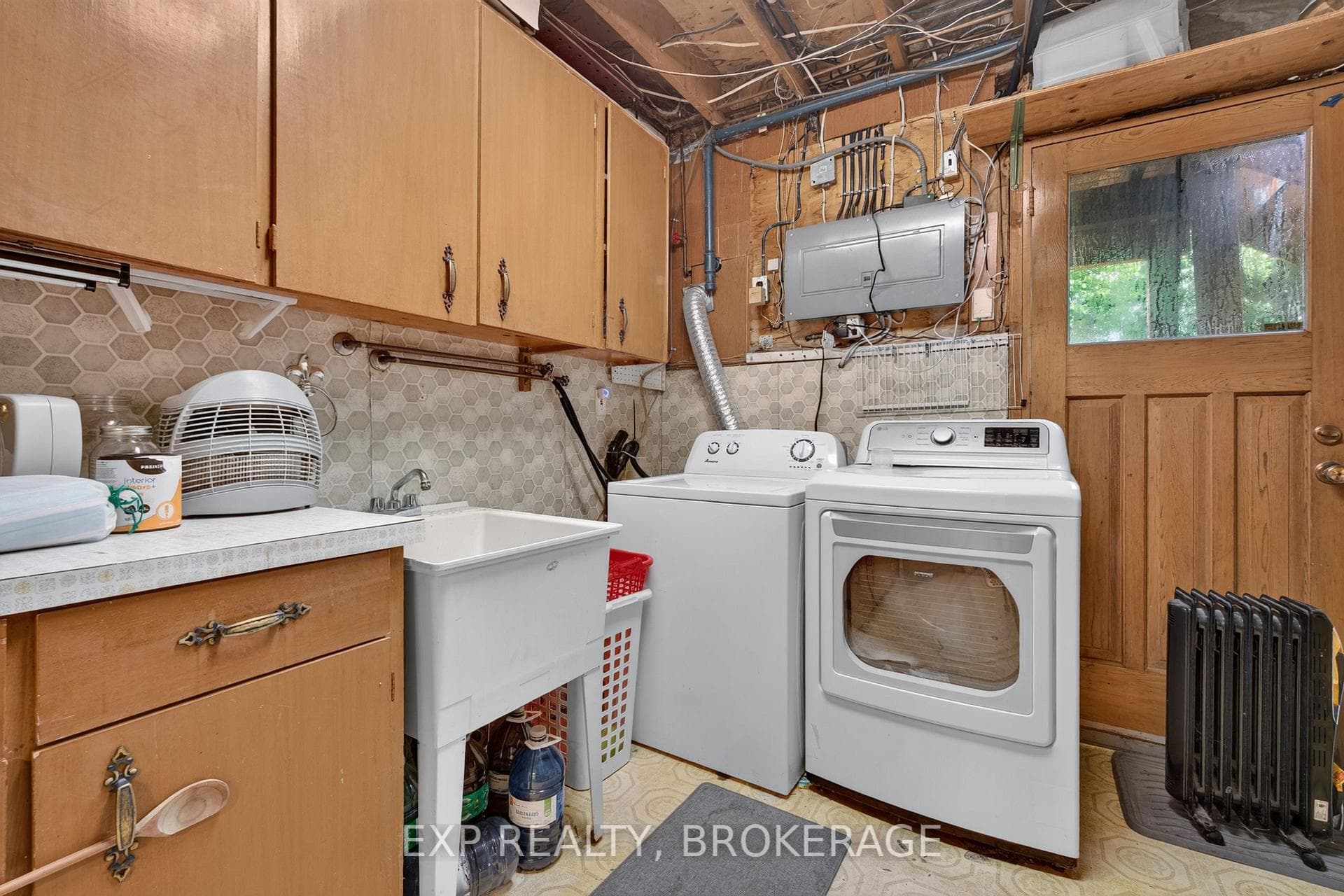 11 PEMBER Place photo 26