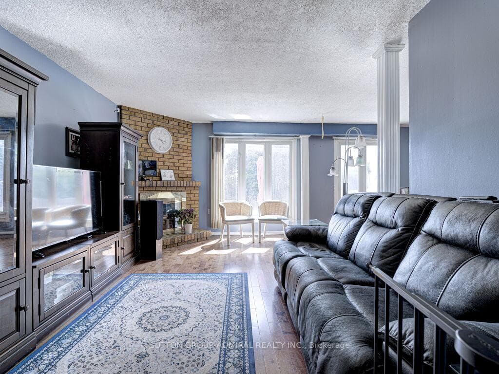 92 Simmons Boulevard photo 13