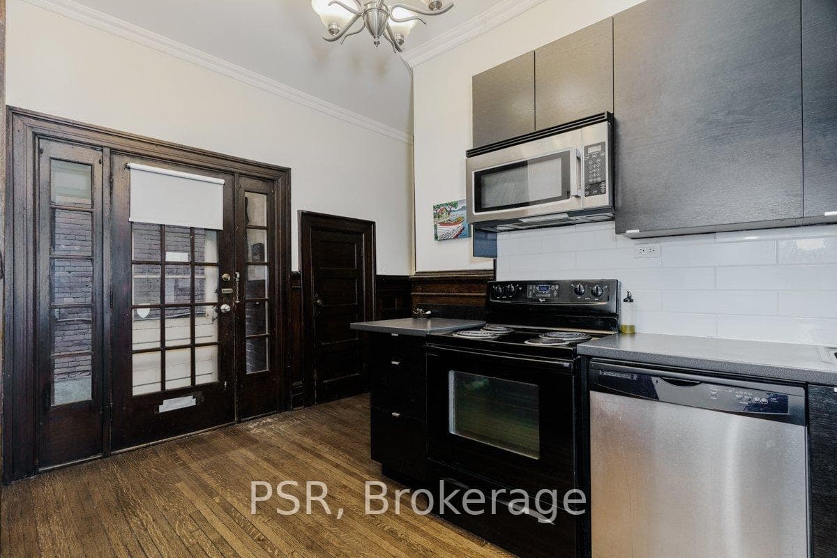 678 Huron Street Unit 200 photo 15