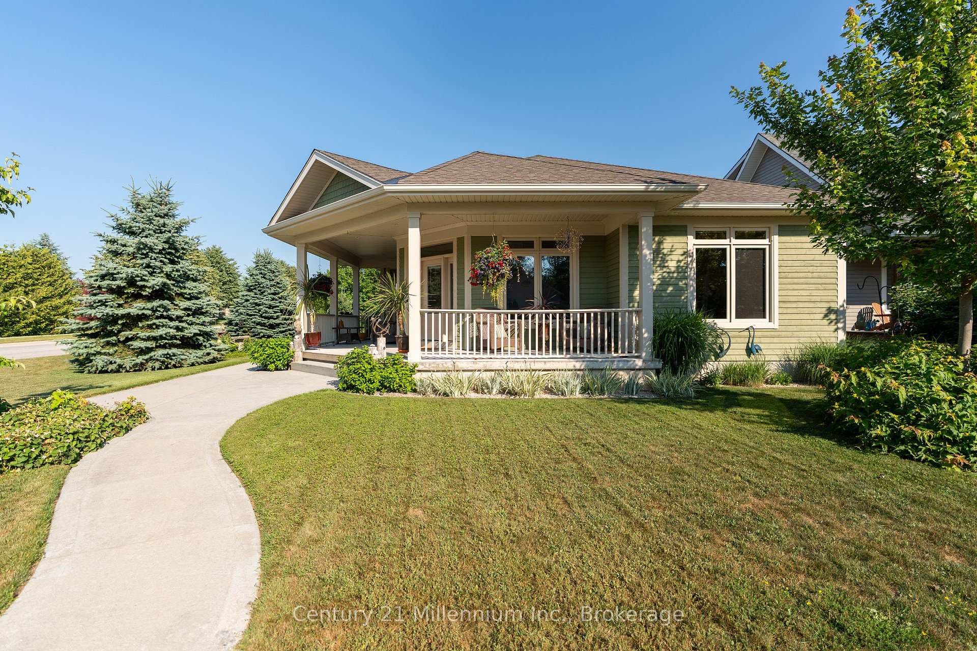 198 Emerald Drive photo 3