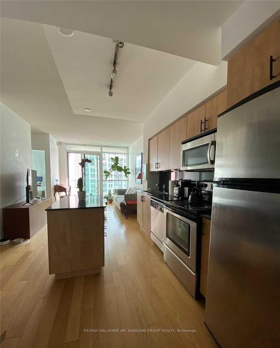215 Fort York Boulevard Unit 3301 photo 4