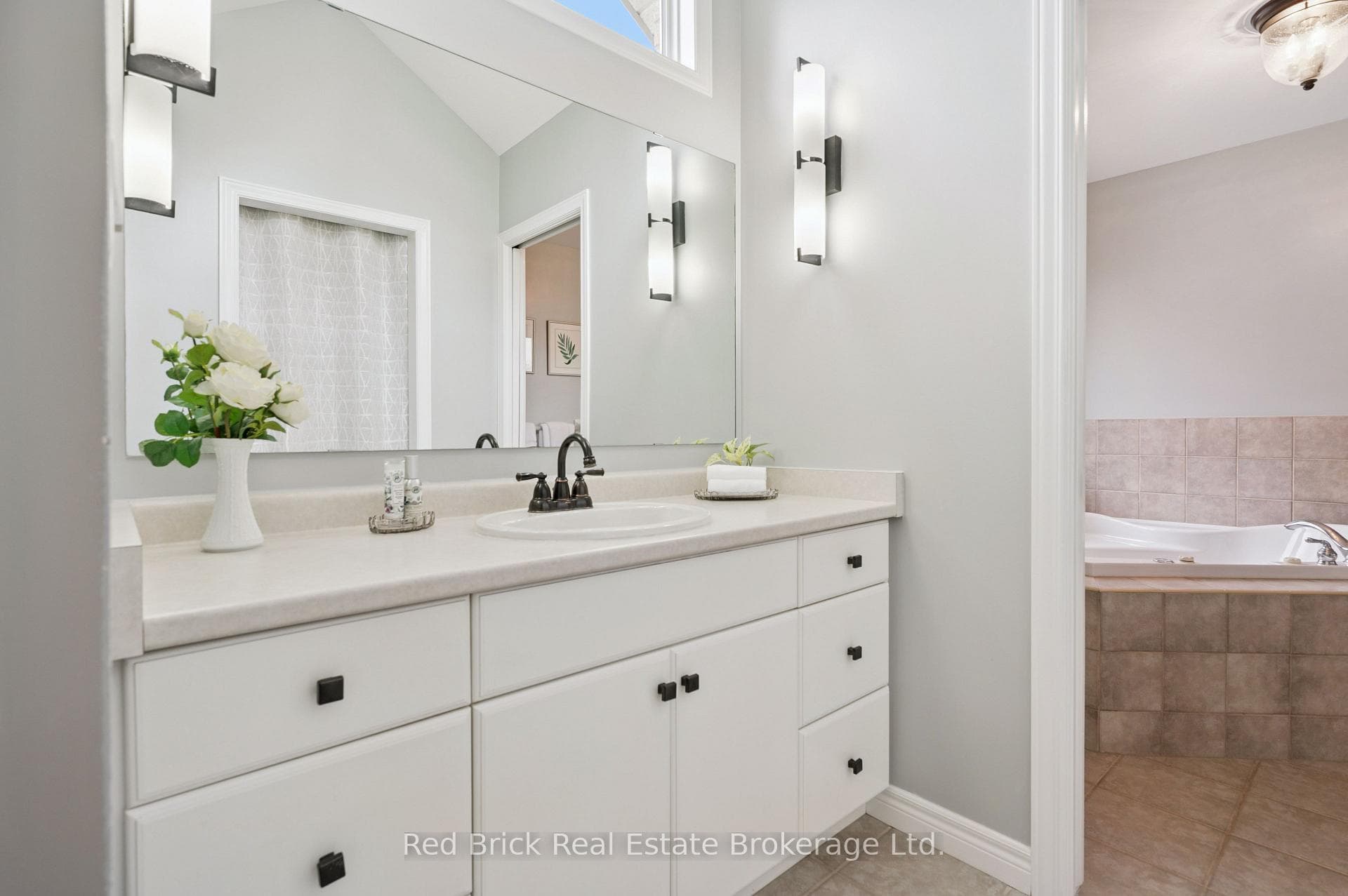326 Erb Street photo 18