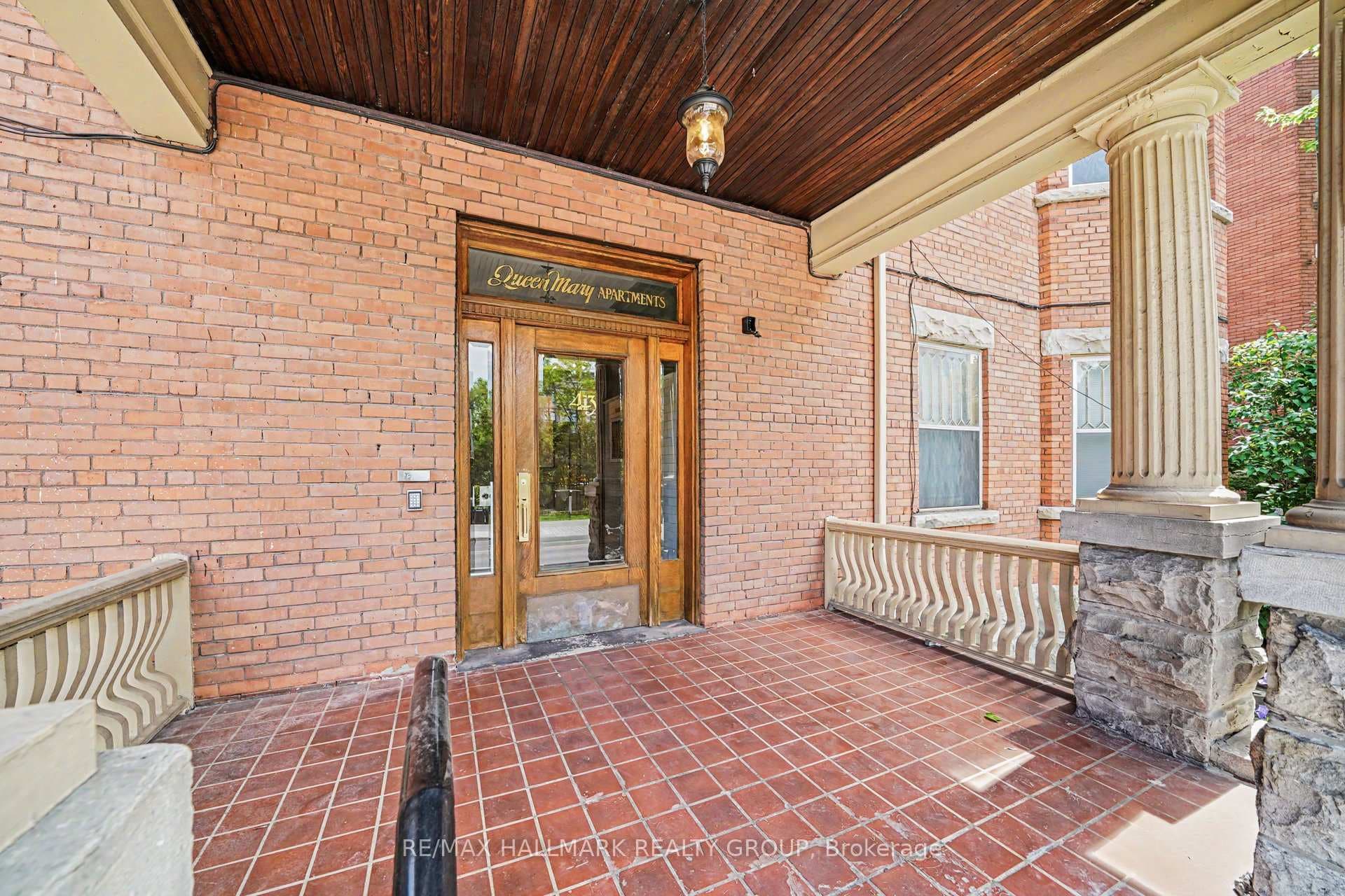 413 Elgin Street Unit 4 photo 2