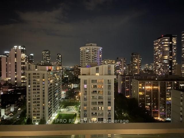 501 Yonge Street Unit 1506 photo 3
