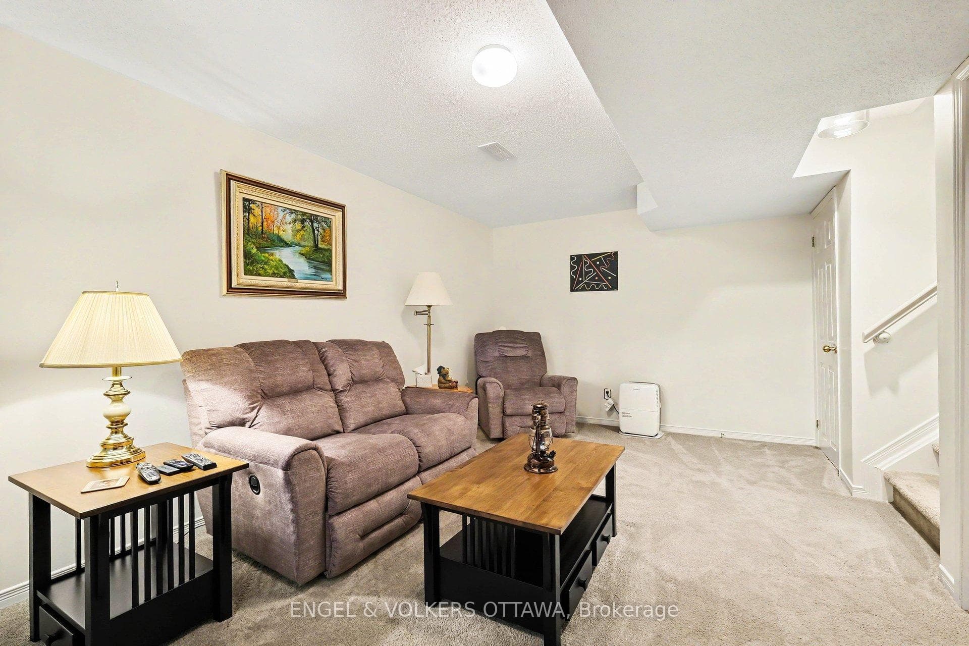 19 Riverbank Court photo 35