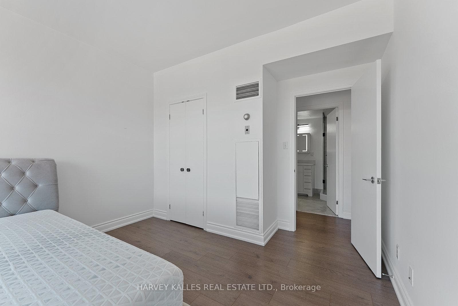 77 Avenue Road Unit 401 photo 28