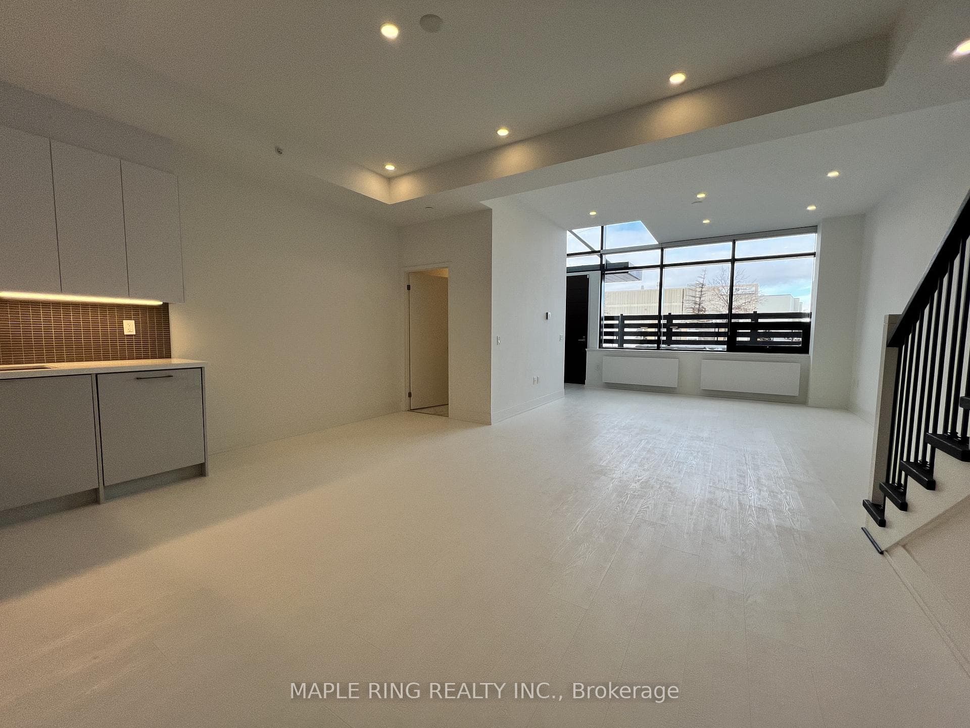 2908 Highway 7 Road Unit 110 photo 1