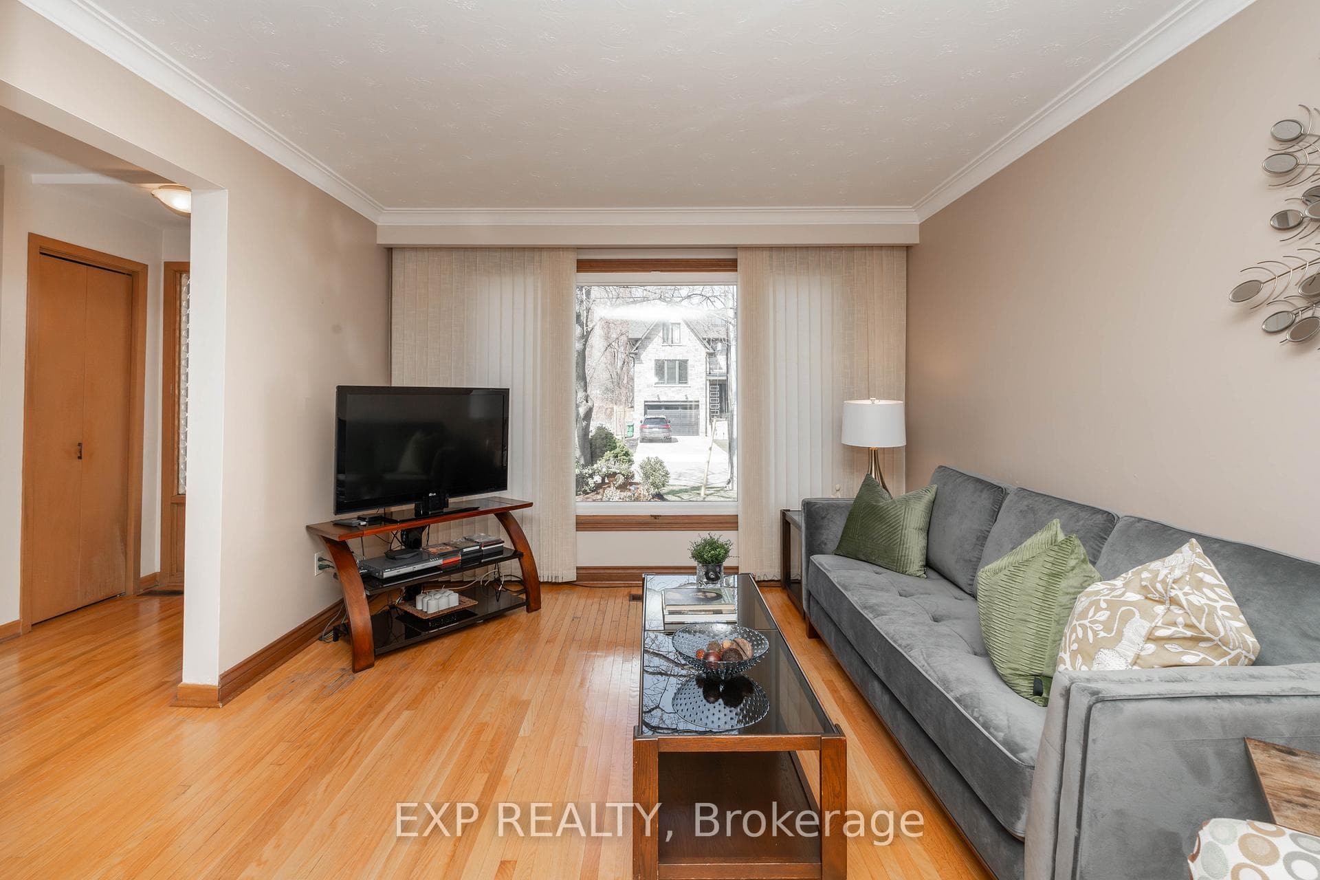 954 Eighth Street photo 5