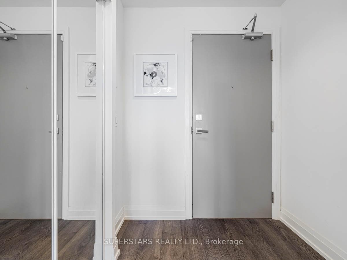 591 sheppard Avenue Unit 927 photo 2
