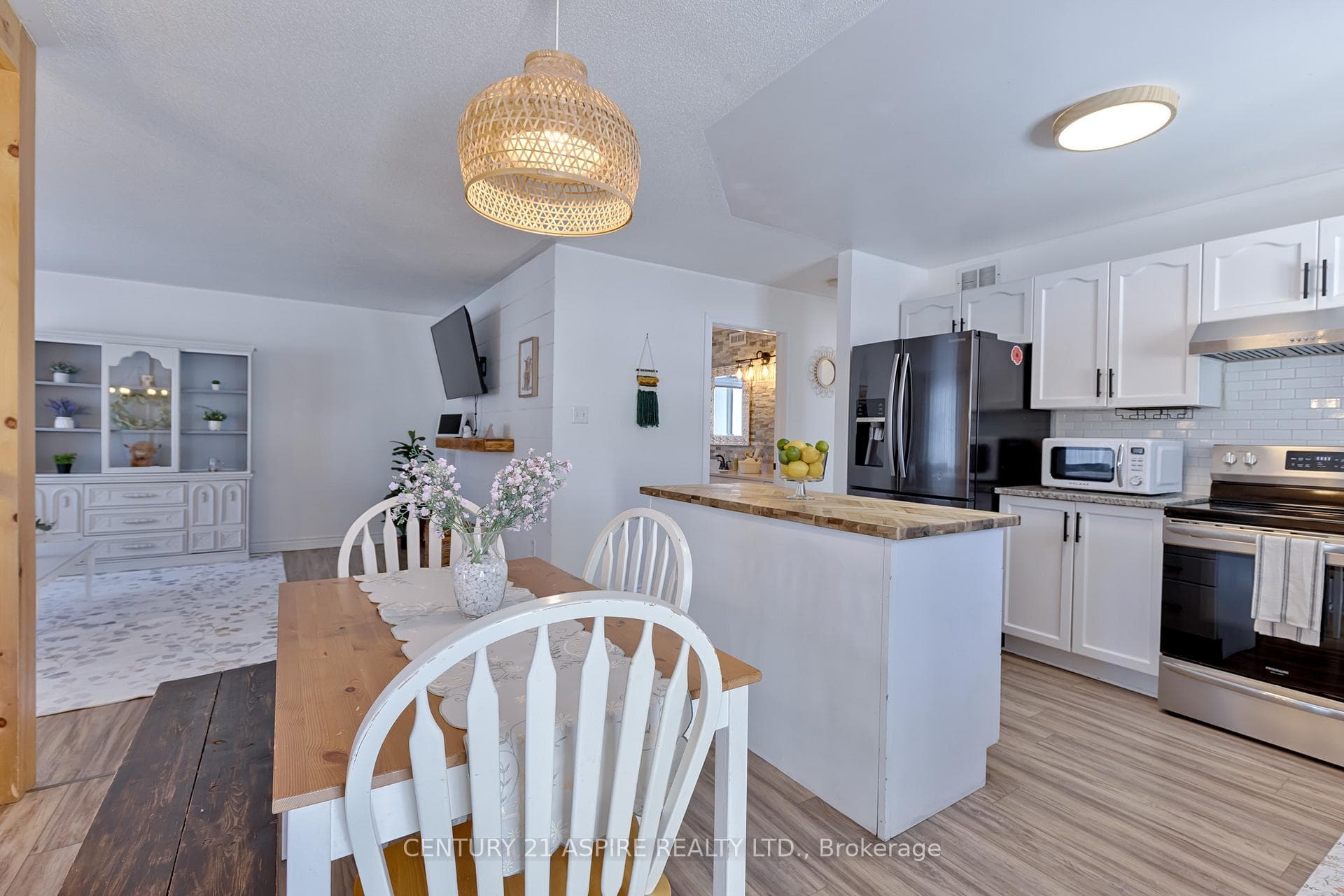 1256 Victoria Street photo 12
