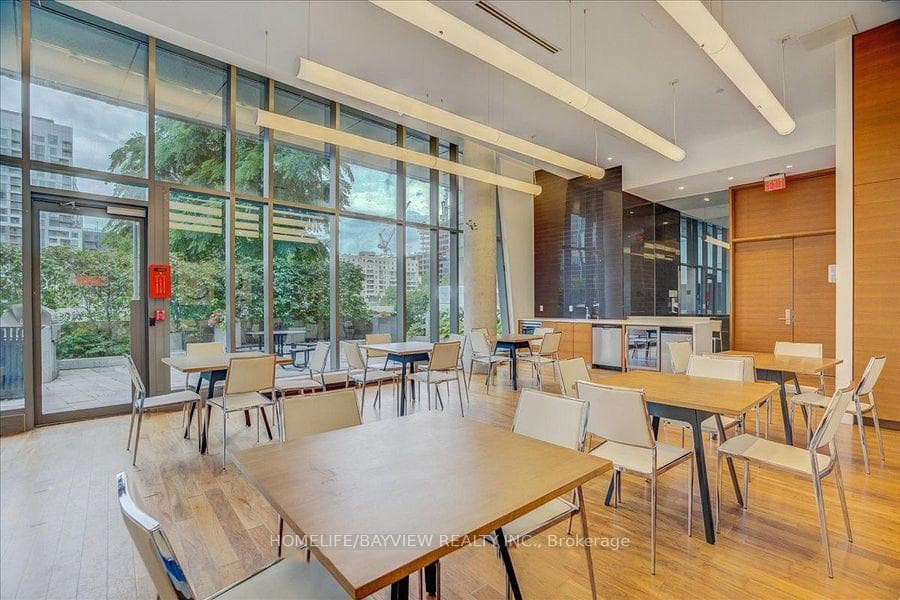 170 Fort York Boulevard Unit 1406 photo 11