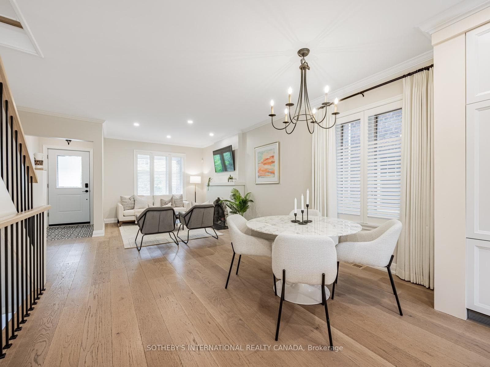 300 Forman Avenue photo 10