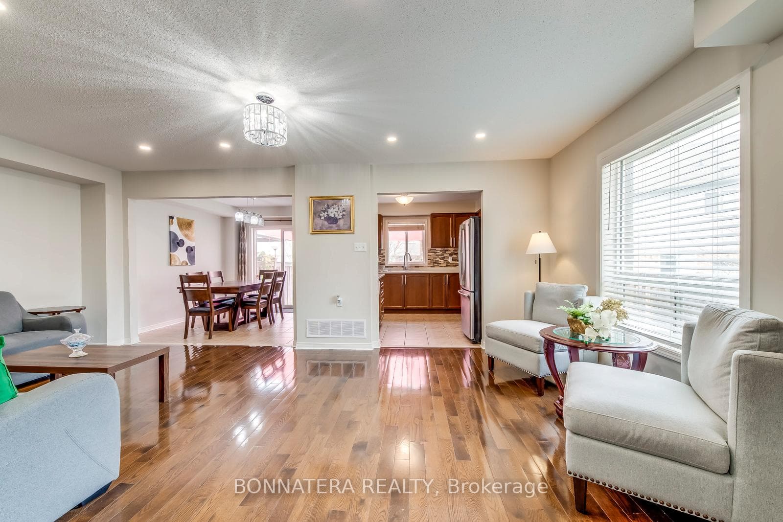 411 Hobbs Crescent photo 5