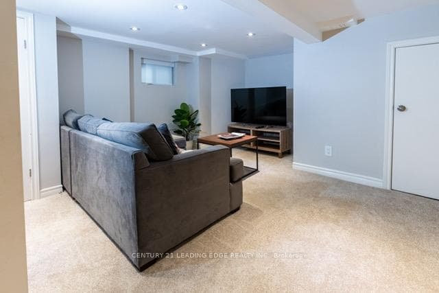 342 Woburn Avenue photo 8