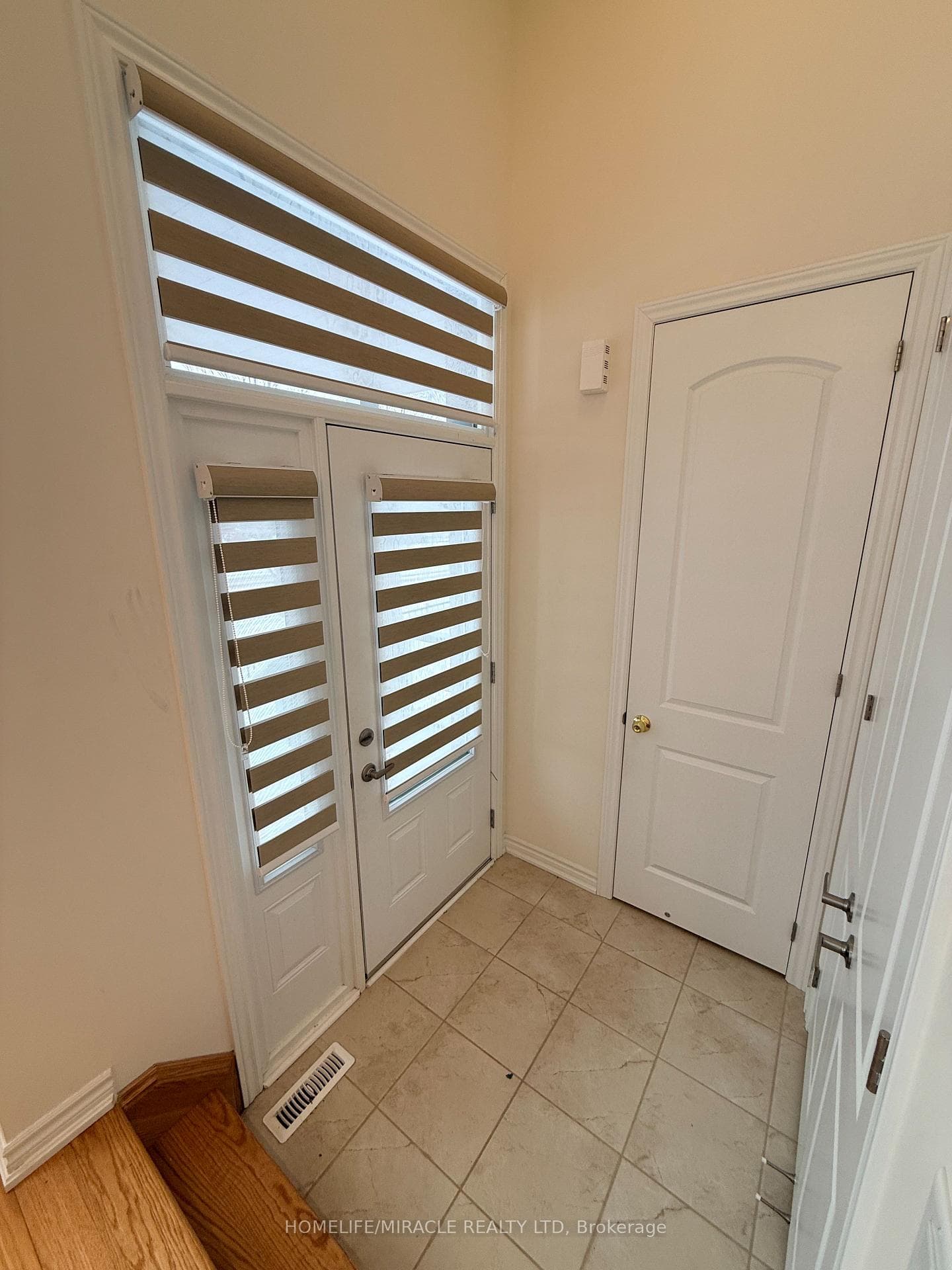 27 Mountainside Crescent photo 4