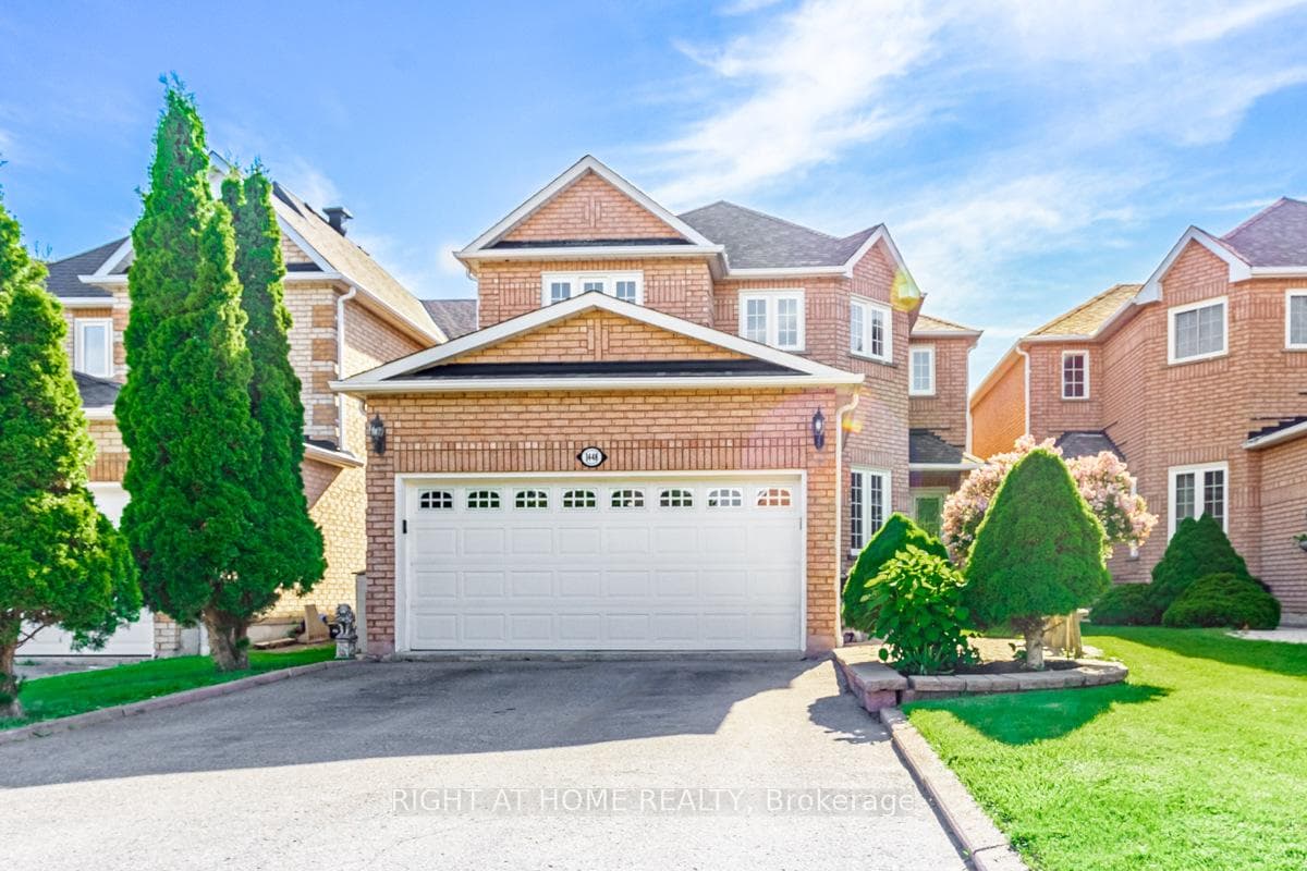 1448 Sandhurst Crescent photo 1