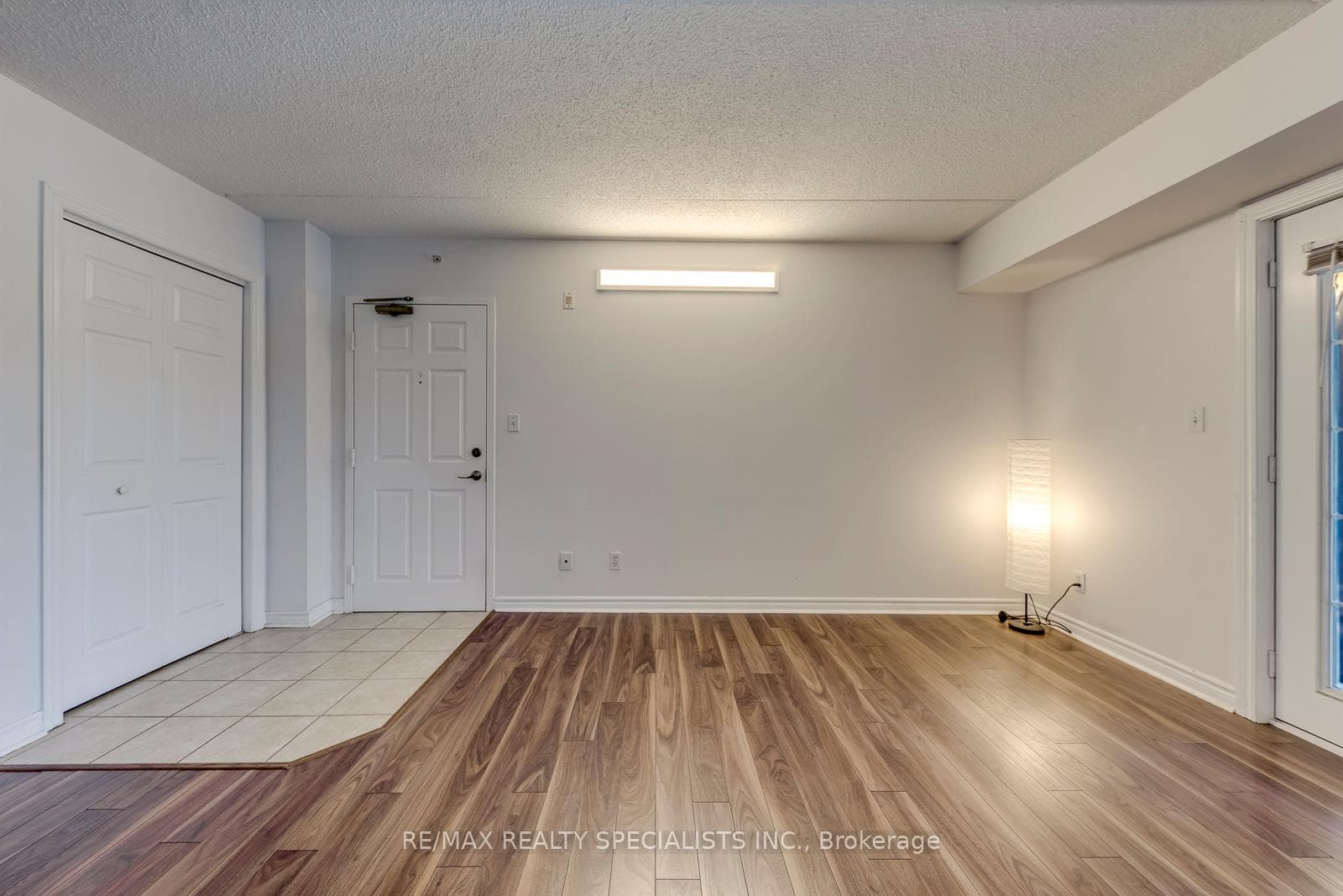 2035 Appleby Line Unit 308 photo 6
