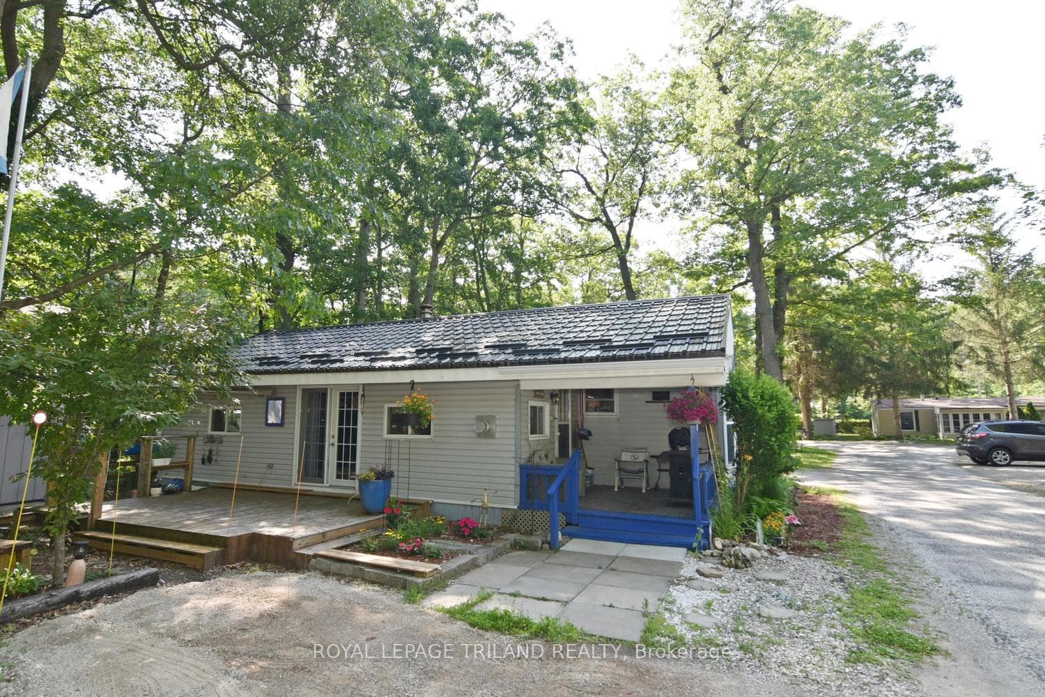 9910 Northville Crescent Unit B11 photo 2