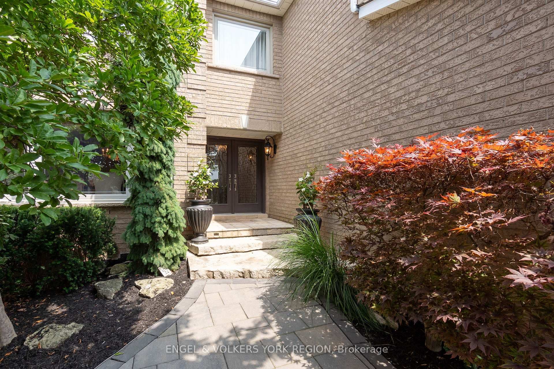 188 Caproni Drive photo 4