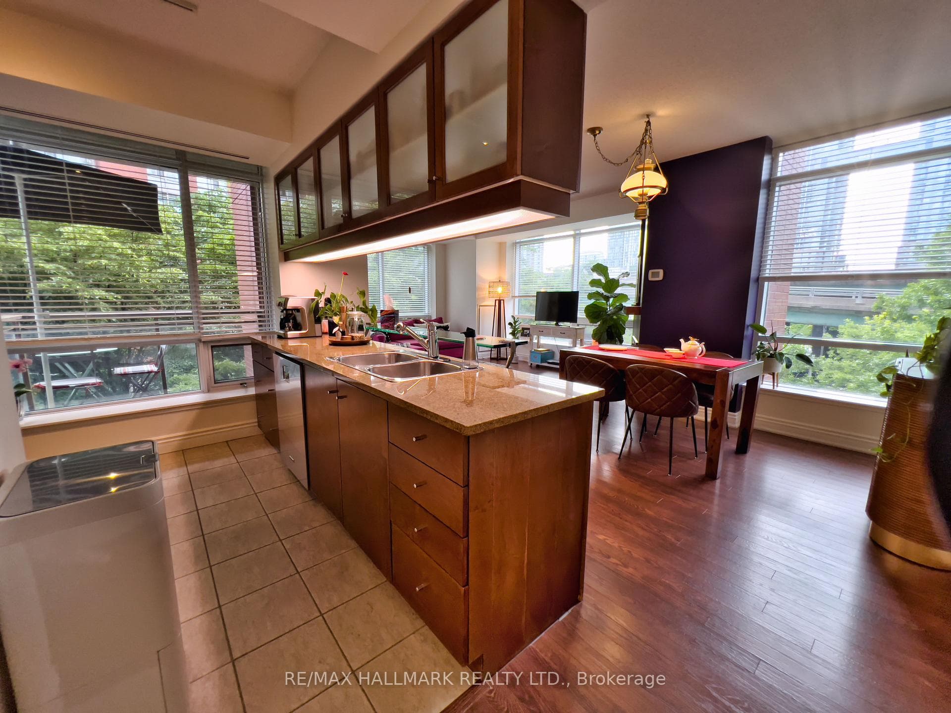 500 Queens Quay Unit 410W photo 5