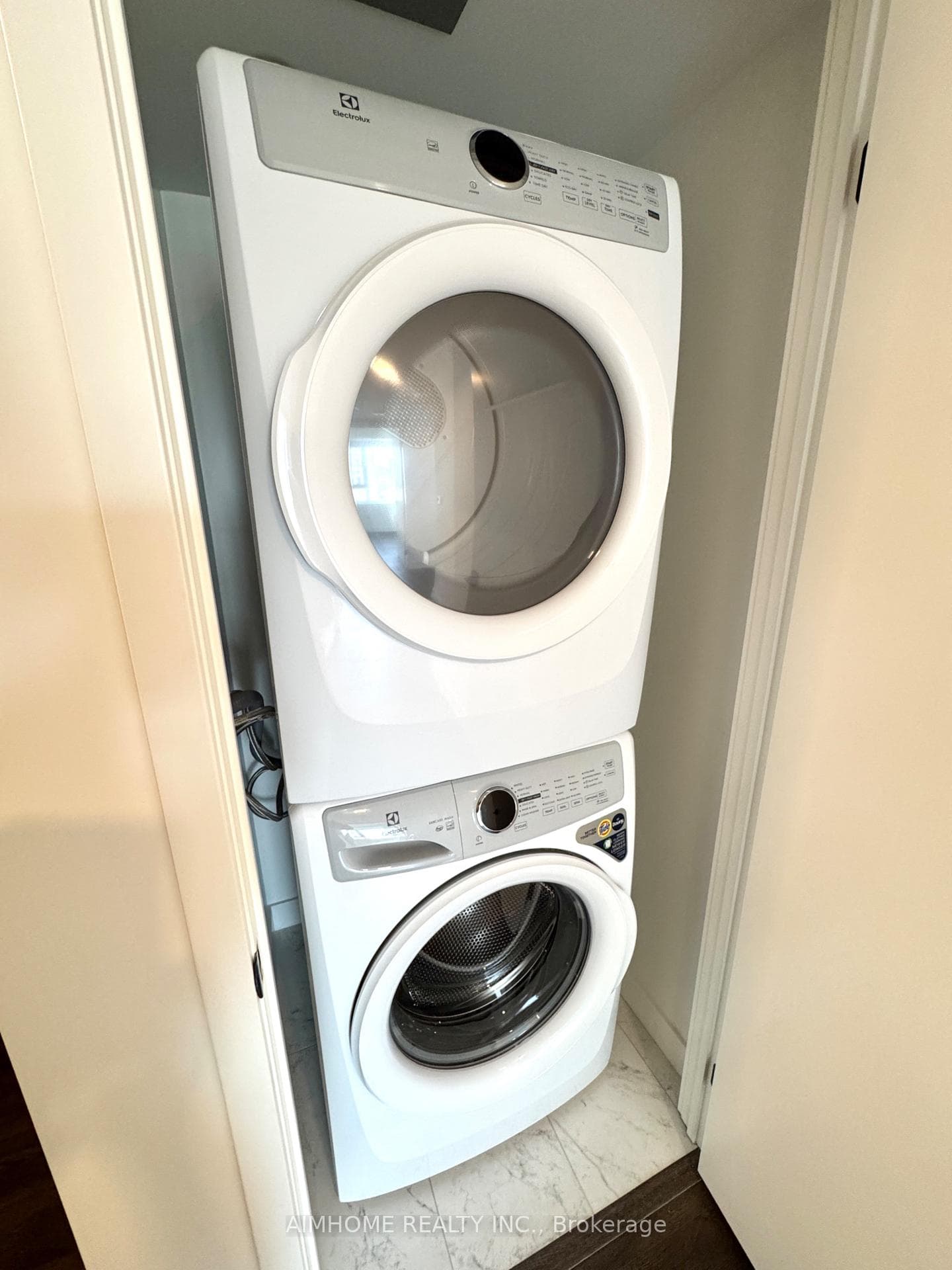 609 Sherbourne Street Unit 2210 photo 22