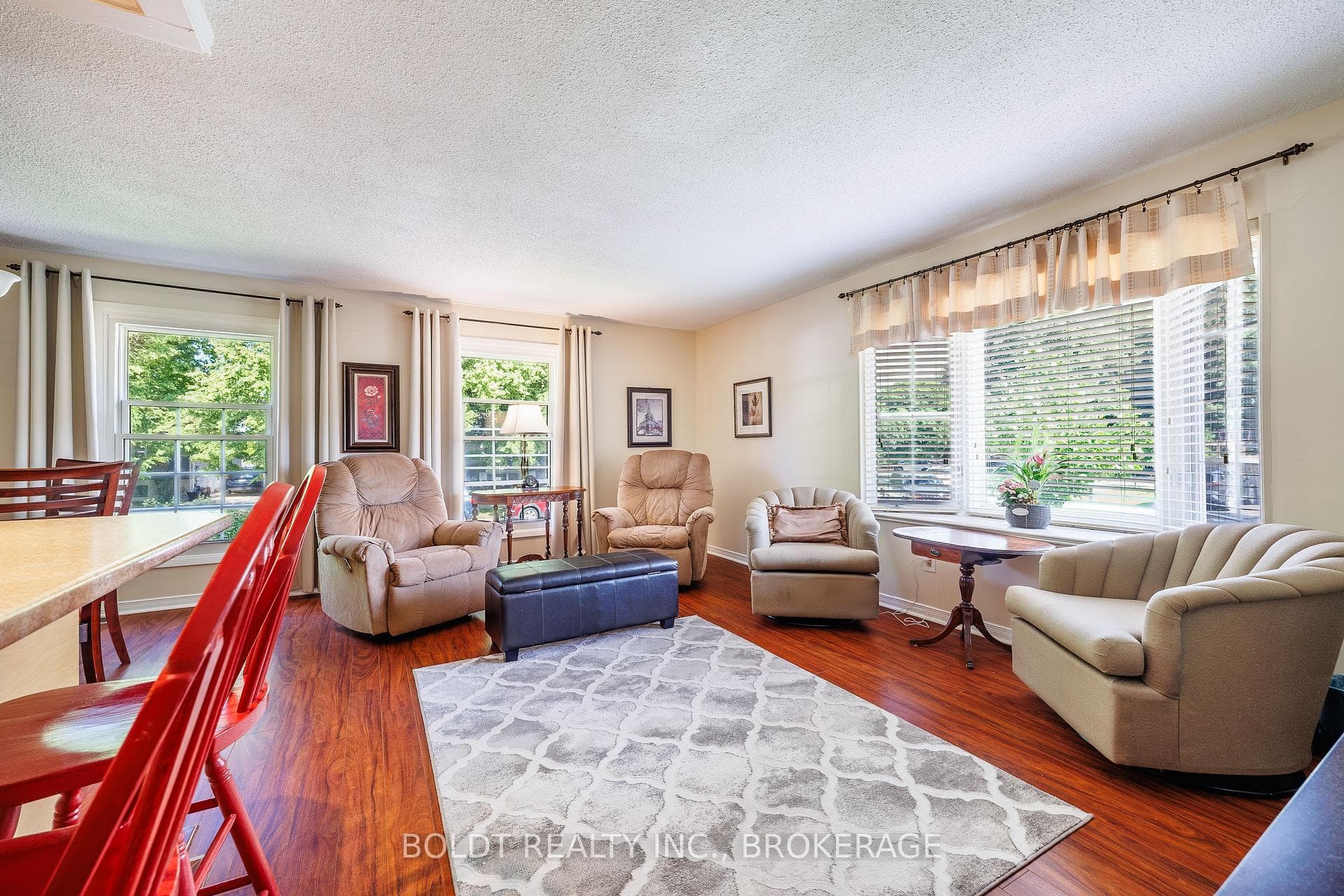77 Elma Street photo 6