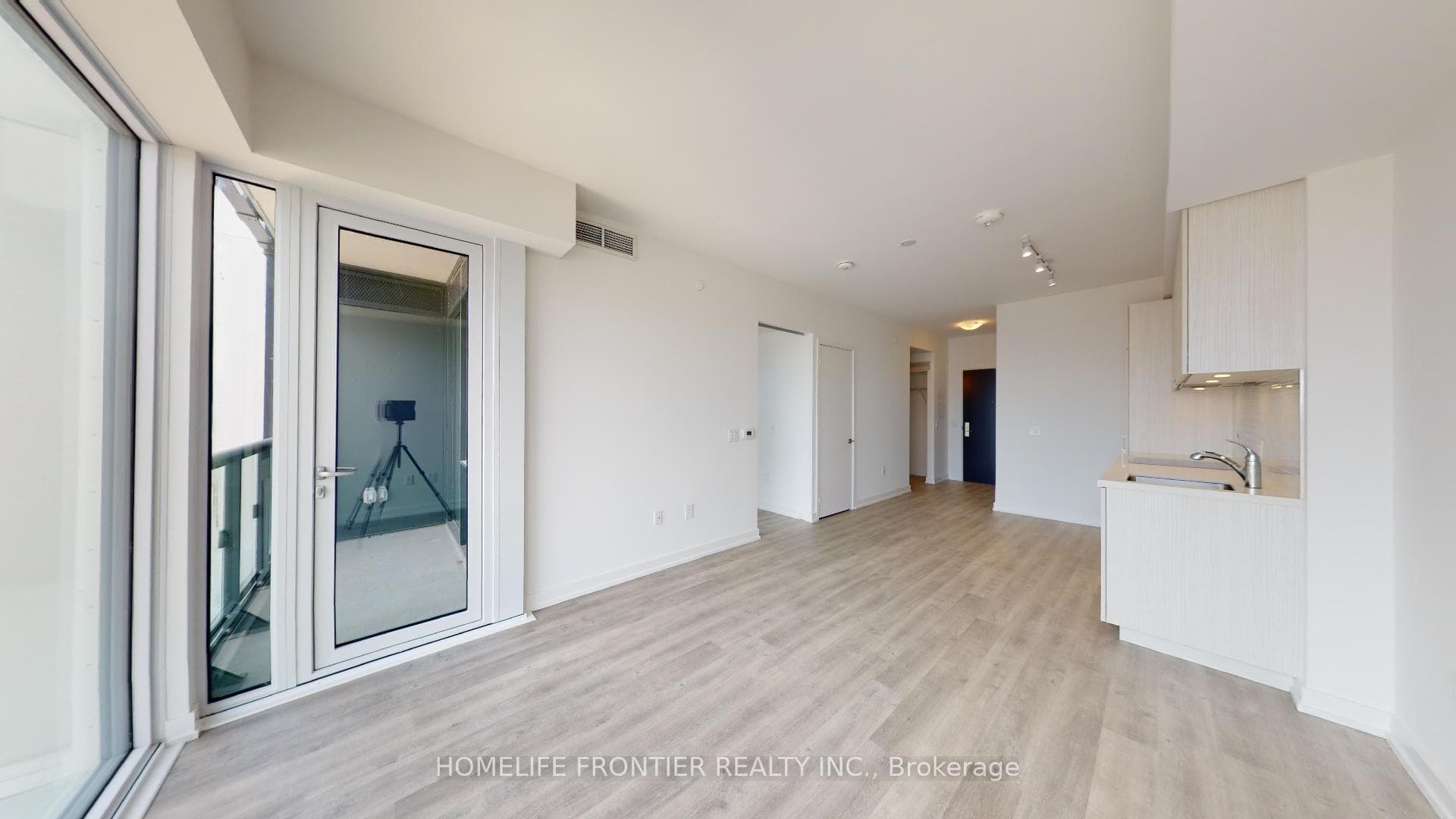 158 Front Street Unit 2010 photo 4