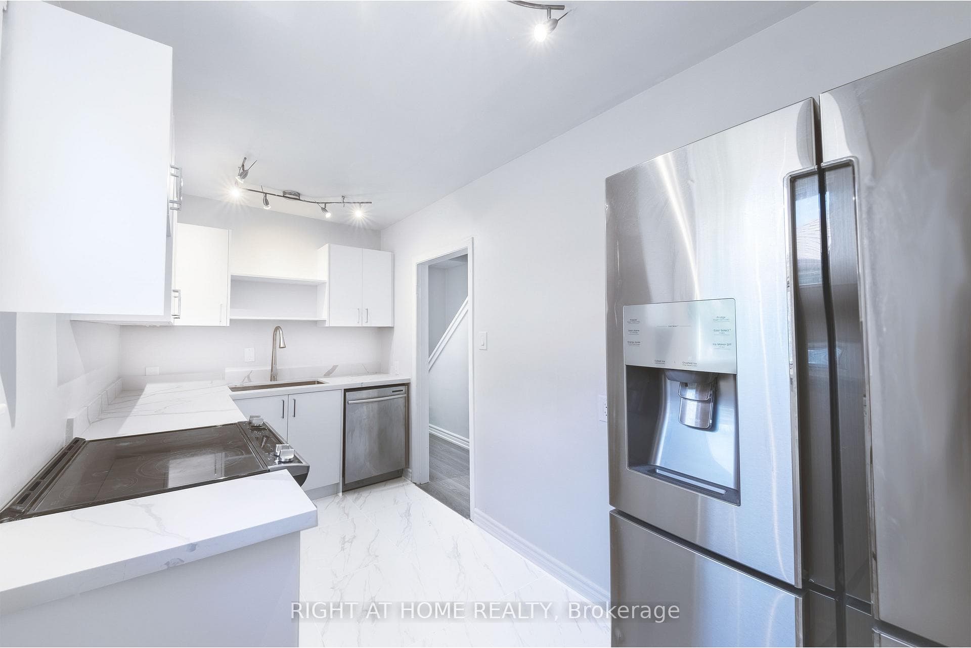 8 Watling Street photo 6