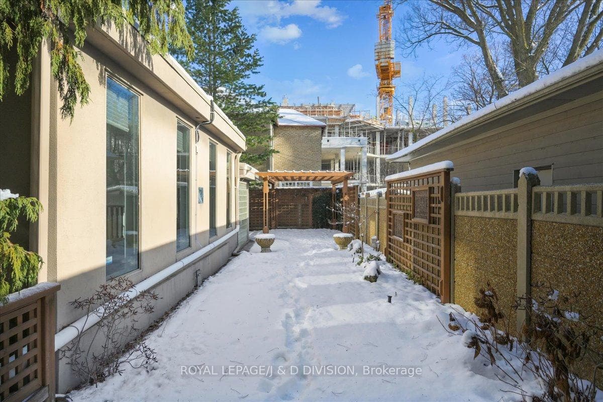 65 Chatsworth Drive photo 37