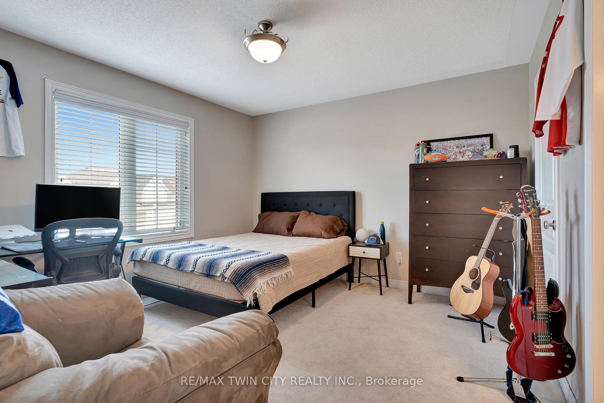 513 Terrington Crescent photo 32
