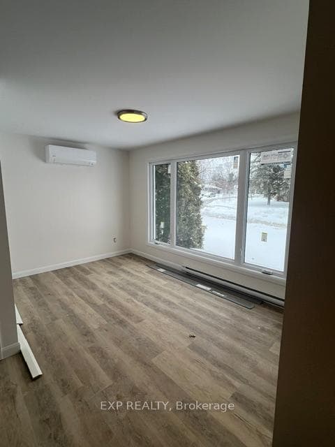 692 Claude Street photo 10