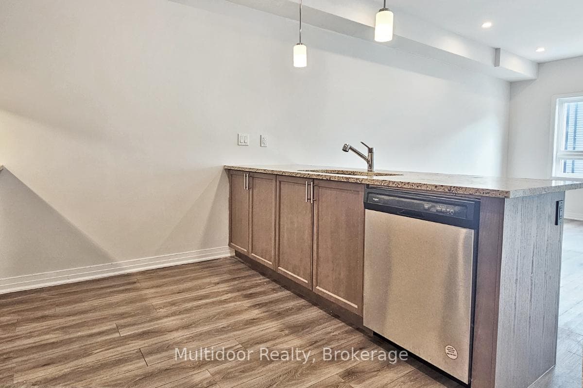 51 Sparrow Avenue Unit 50 photo 4