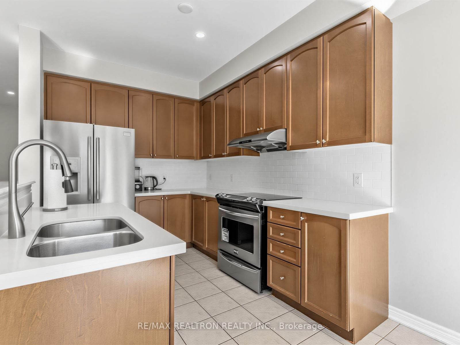 135 Windrow Street photo 12