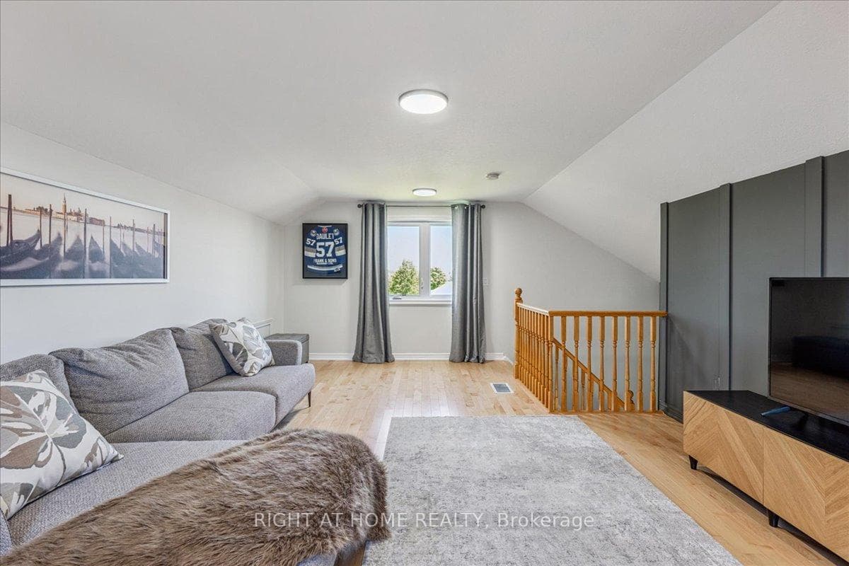 56 Darling Crescent photo 25