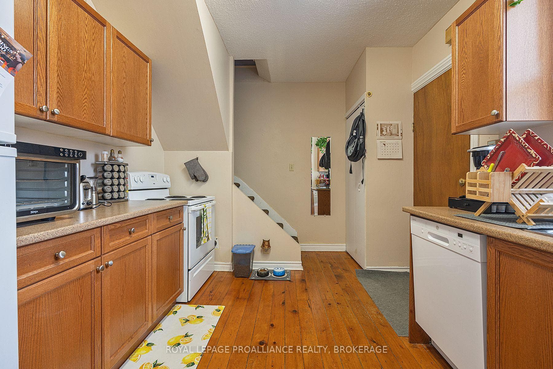 85 QUEEN Street photo 17