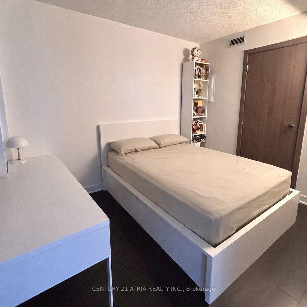 19 Bathurst Street Unit 1802 photo 12
