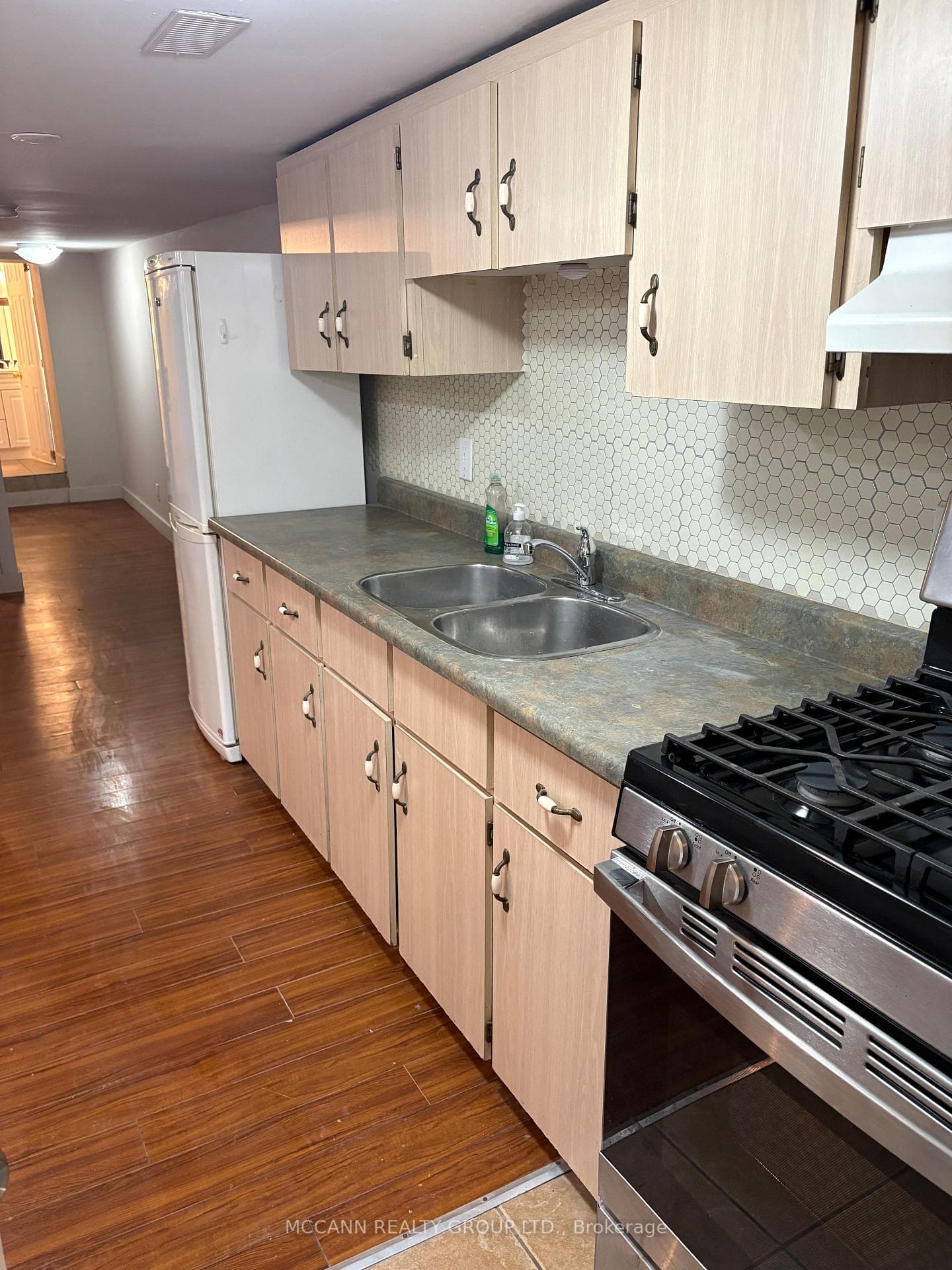32 Macklem Avenue Unit Lower photo 5
