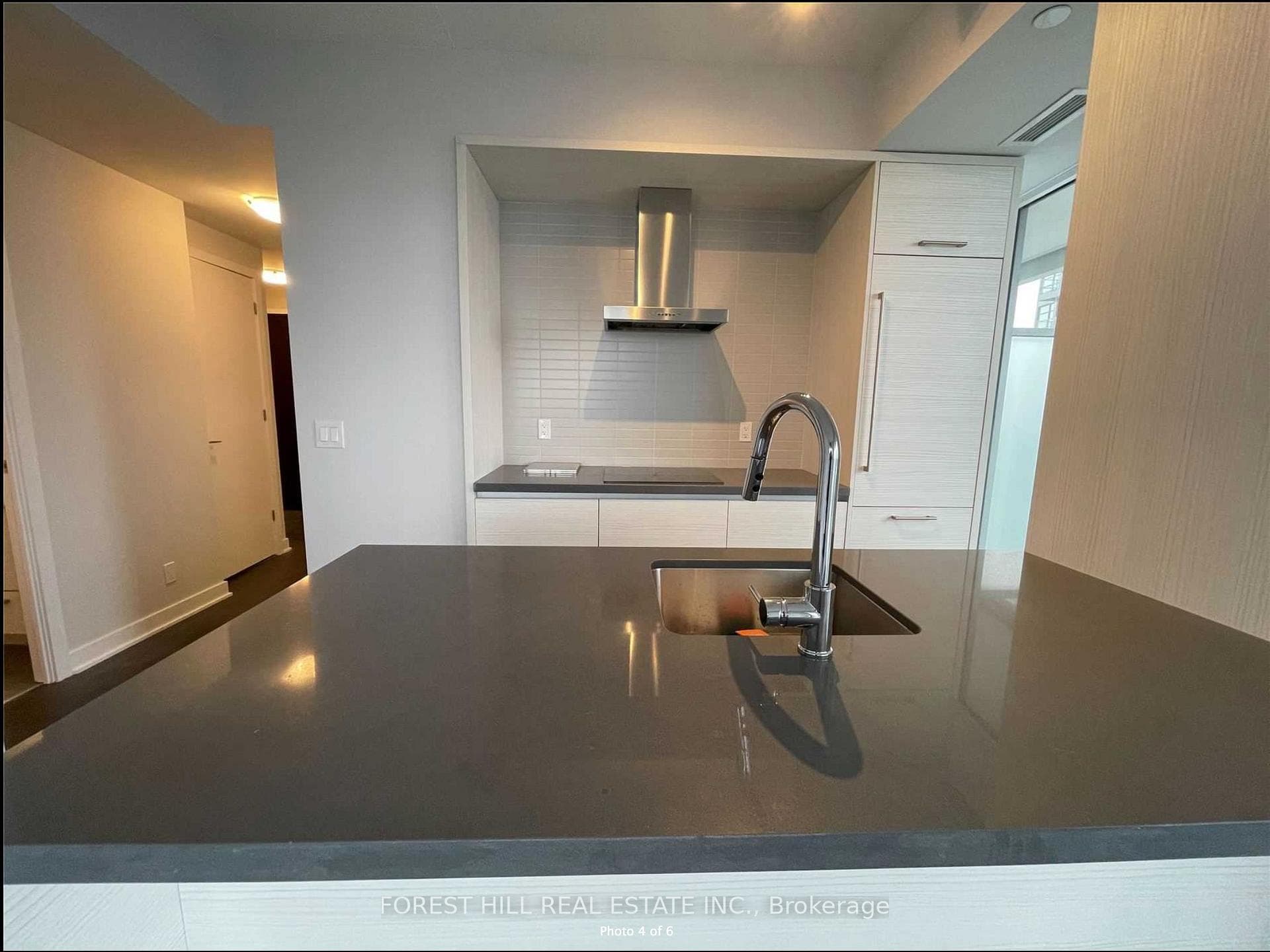 2221 Yonge Street Unit 2808 photo 3