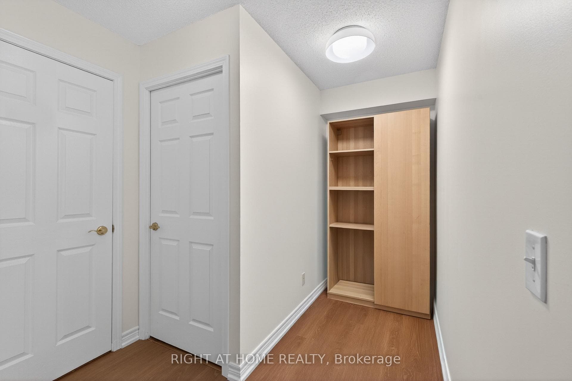 30 Grand Trunk Crescent Unit 1607 photo 15