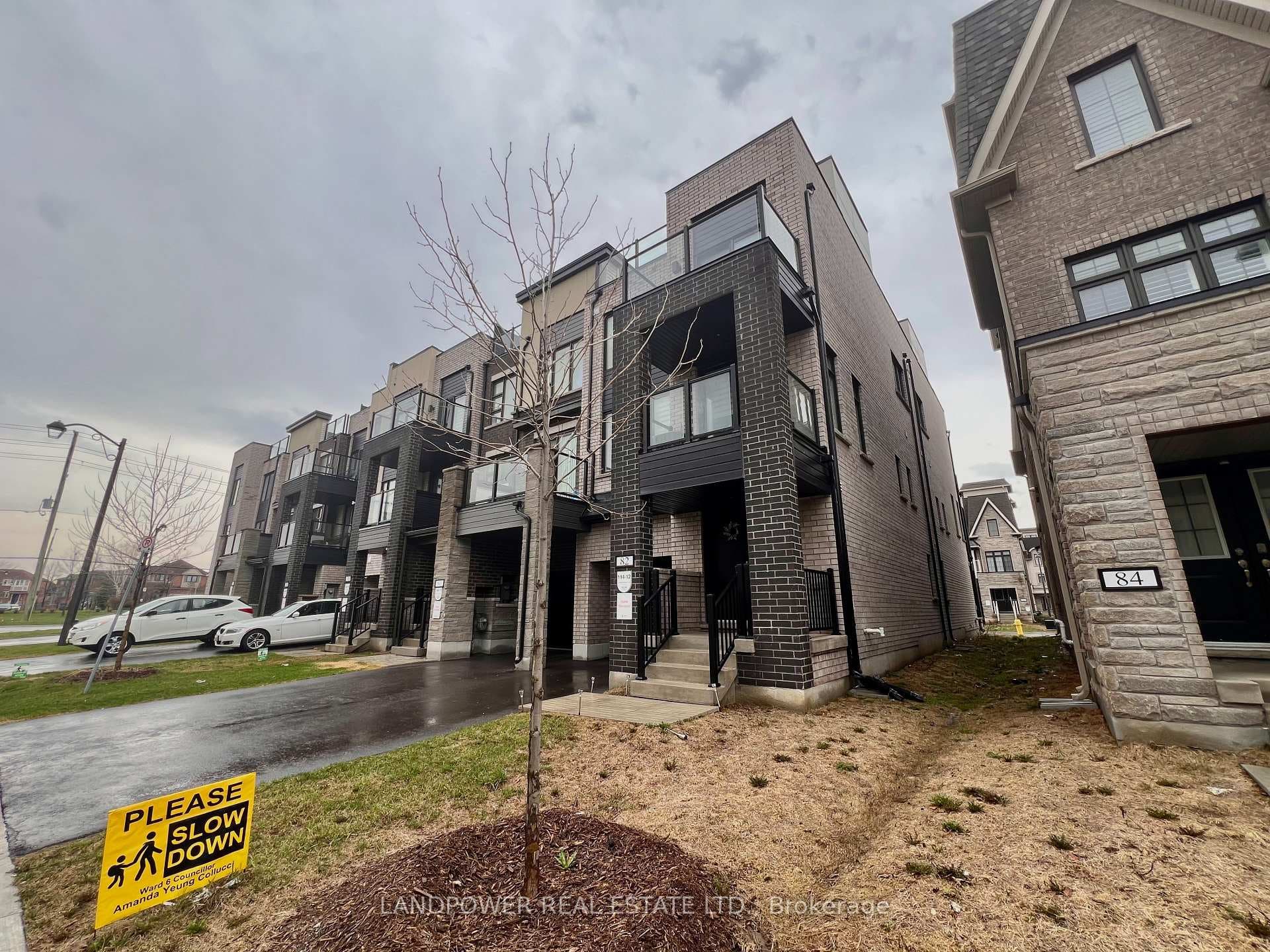 82 William Shearn Crescent photo 2