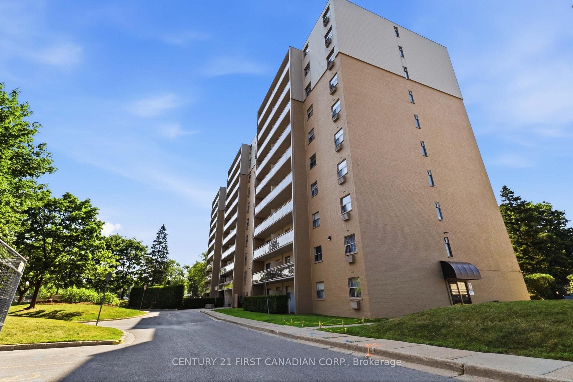931 Wonderland Road Unit 707 photo 2