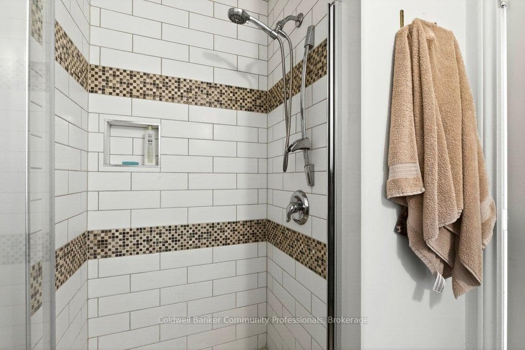 87 East Avenue photo 24