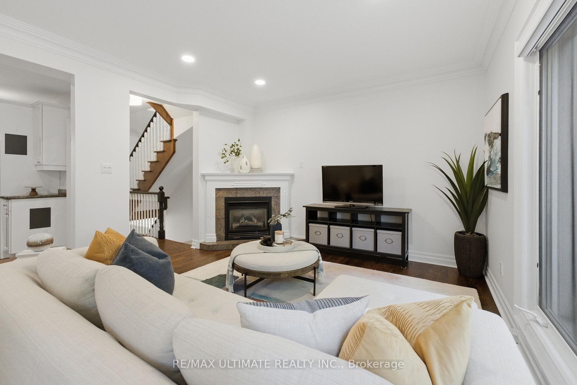 214 Sutherland Drive photo 12