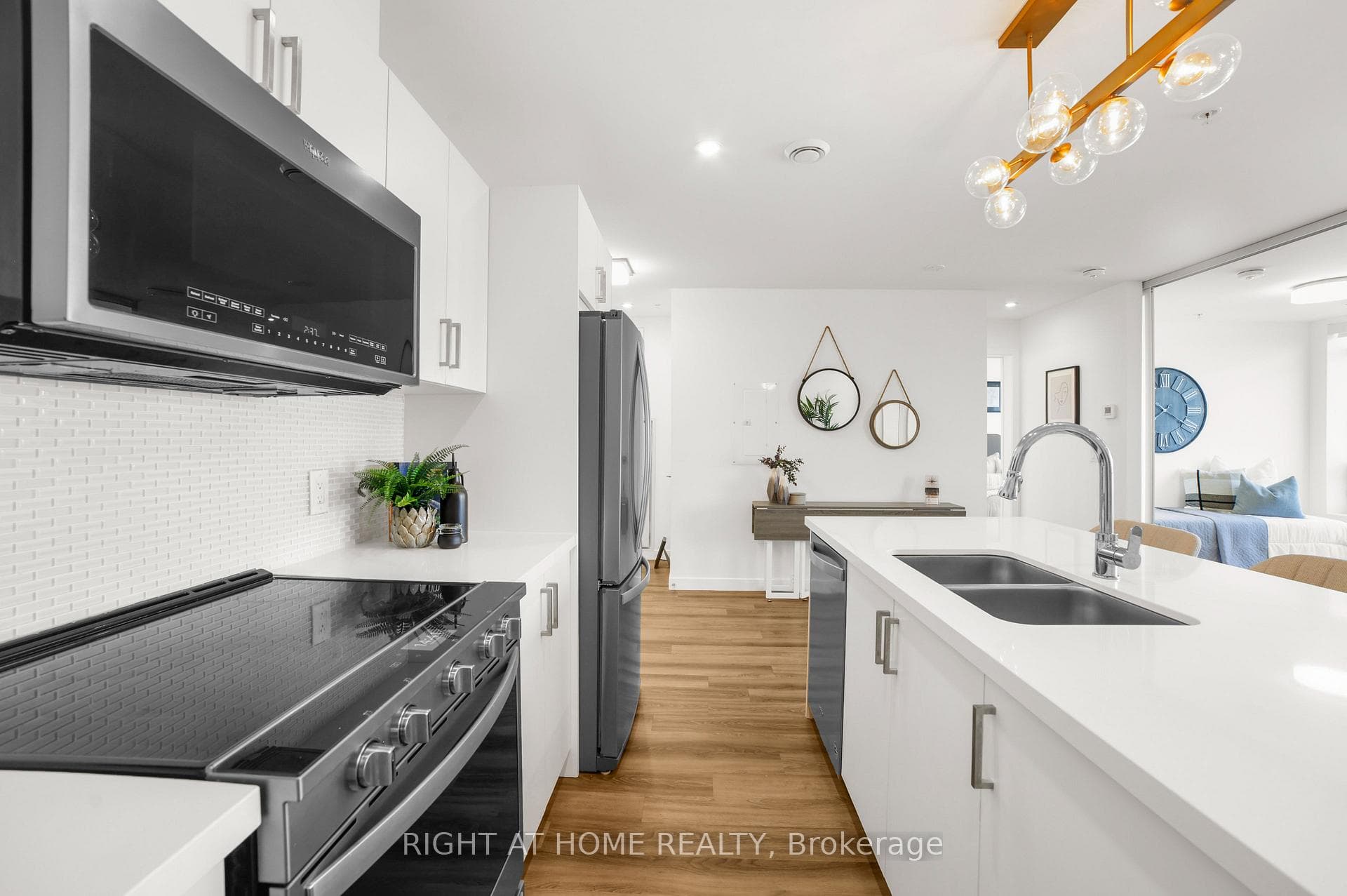 479 CHARLTON Avenue Unit 205 photo 6